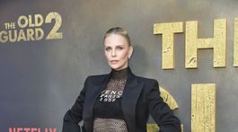 Charlize Theron vyrazila dych v kreácii Givenchy