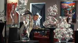 czech-glass-in-glass-onion-daniel-craig