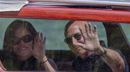 Miliardár Jeff Bezos so snúbenicou Lauren...