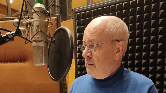 Matej Landl pri nahrávaní rozhlasovej hry...