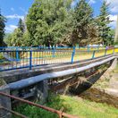 Po telese mosta vedu inzinierske siete