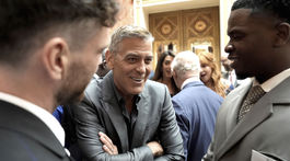 Herec George Clooney počas návštevy na...