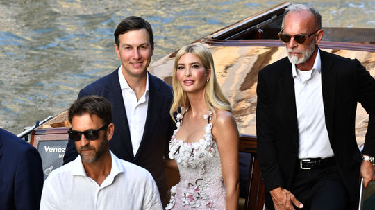 Ivanka Trump a jej manžel Jared Kushner sú tiež...
