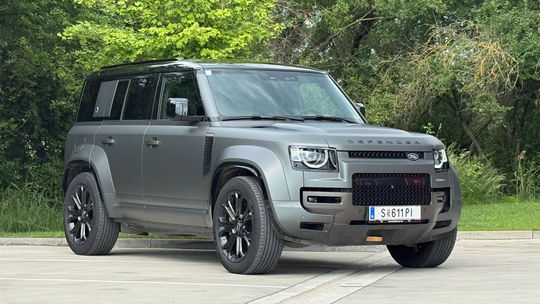 Land Rover Defender Octa (2025)