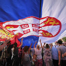 Srbsko protest demonštranti vlajka