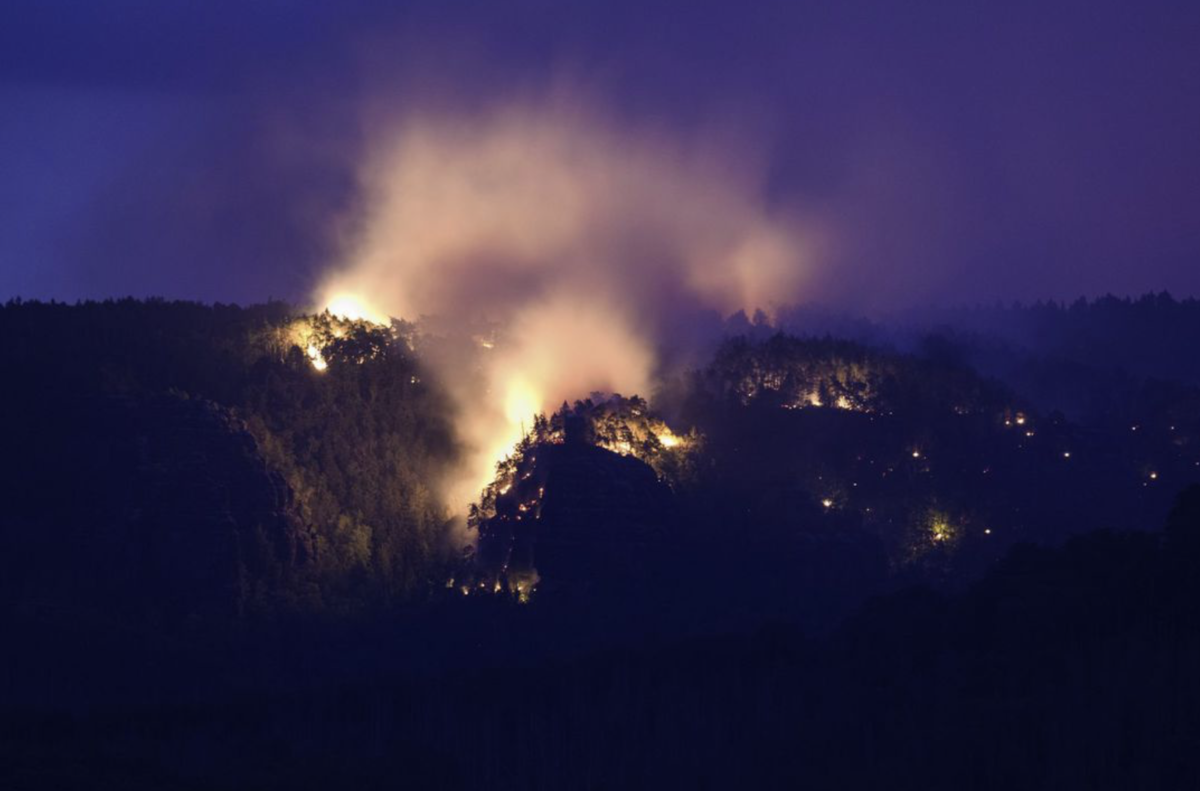 Lesný požiar v Národnom parku Saské...