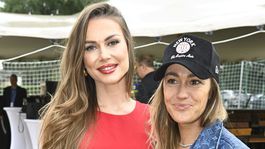 Barbora sa kamaráti aj so Stankou Lučkovou zo...