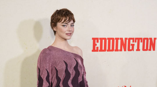 Herečka Emma Stone v kreácii Louis Vuitton na...