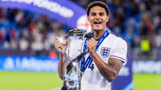 V Bratislave získal titul, teraz je rekordnou posilou. Obranca Liverpoolu prestúpil do Leverkusenu