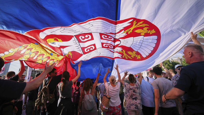 Srbsko protest demonštranti vláda voľby...