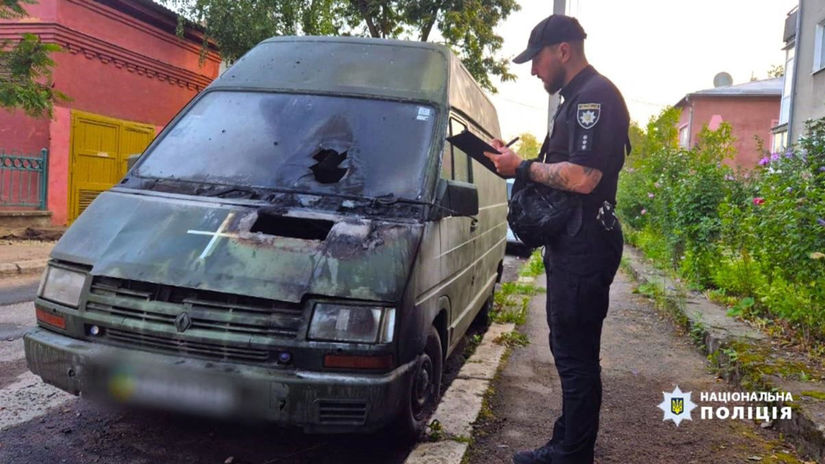 Ukrajina, podpálené auto