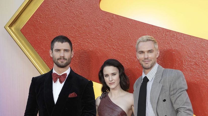 Zľava: David Corenswet, Rachel Brosnahan a...