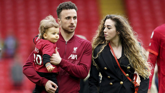Veľké gestá za milióny. Cristiano Ronaldo a Liverpool pomôže pozostalým po Jotovi