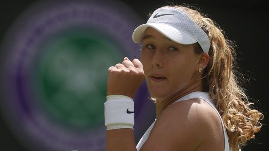 Andrejevová ide ďalej, ďalšia Ruska na Wimbledone končí. Navarrová jej dovolila získať iba tri gemy