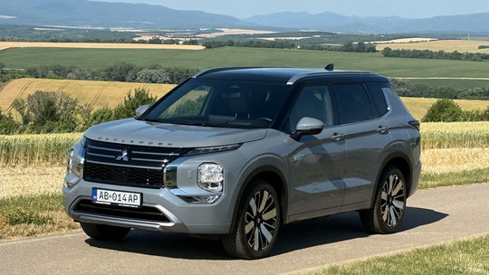 Mitsubishi Outlander PHEV 2.4 (2025)