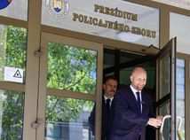 Naď prišiel na políciu, aby vypovedal k darovaniu vojenskej techniky Ukrajine. Policajti ho neobvinili a odišiel vysmiaty