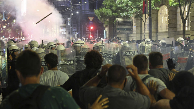 Srbsko Belehrad protest polícia