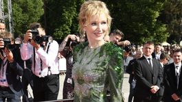 Anna Geislerová v šatách od českého dizajnéra Jana Černého a jeho značky Jan Sociéte
