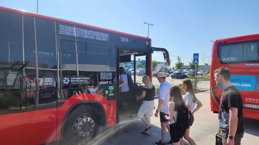 Bezplatné autobusy na Devín boli poloprázdne