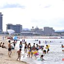 Prví turisti v KĽDR. Rusi hodnotia Kimov luxusný rezort: Prázdne pláže, personál, čo nasilu lezie do izieb, zúfalá sprievodkyňa, suveníry v tvare rakety za 400 eur