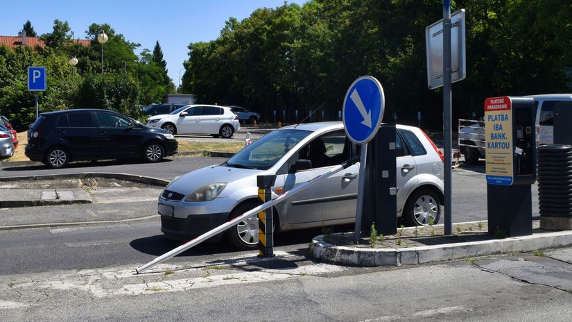 Závora / Auto /