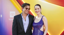 Herečka Rachel Brosnahan a jej manžel Jason Ralph. 