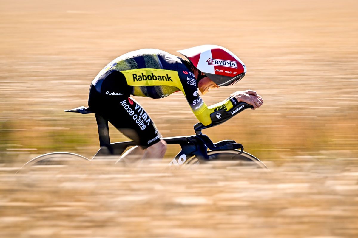 Jonas Vingegaard na časovkárskej trati na Tour...