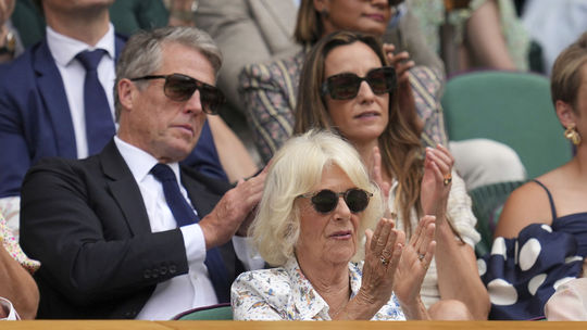 Hugh Grant a jeho manželka Anna Eberstein...