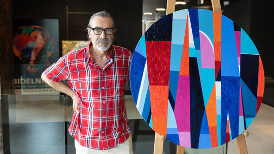 Výtvarník Daniel Bidelnica priťahuje oči...