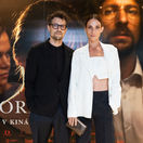 Herec Juraj Loj a jeho partnerka Zuzana Kanócz na premiére filmu Zbormajster.