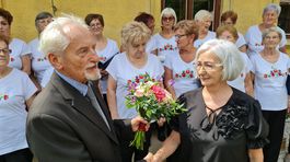 Frantisek Durcenka pocas spomienkoveho stretnutia pri rodnom dome Klary Jarunkovej