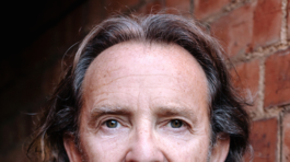 Anton Lesser ako Garrick Ollivander