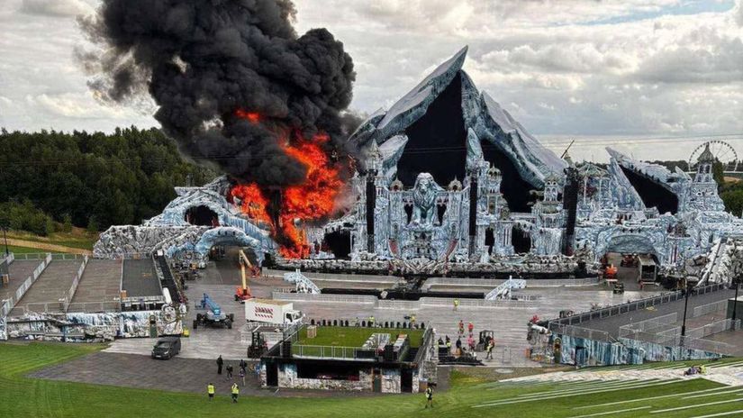 tomorrowland požiar