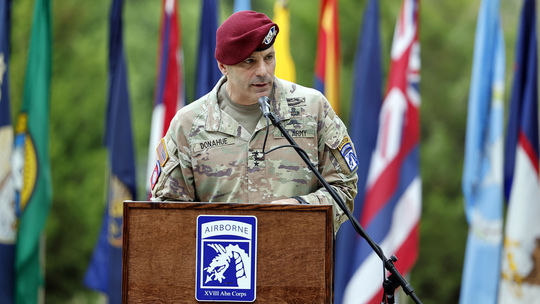 Generálporučík Christopher T. Donahue