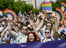 Dúhový Pride prilákal 14-tisíc ľudí, podporili ho i diplomati. Pochod za rodinu hlásal tradičné hodnoty
