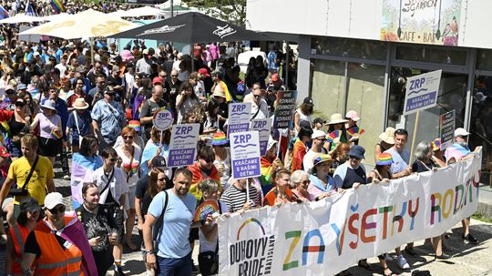 Snímka z pochodu Dúhový Pride z Námestia...