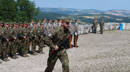 Na snímke slávnostnú prísahu za účastníkov...