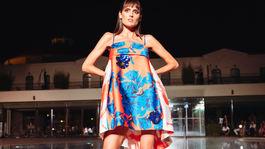 Modelka na prehliadke kolekcie Fera Mikloška...