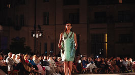 Modelky v zákulisí na prehliadke 50 odtieňov Fera Mikloška. 