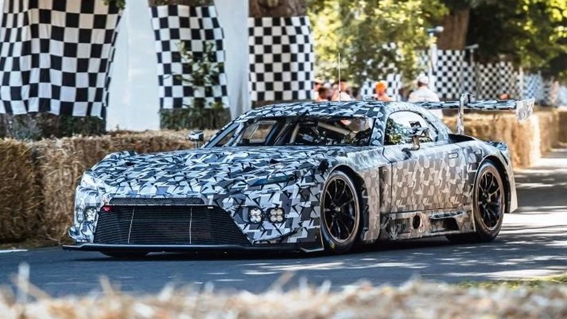 Proporcie naznačujú uloženia motora za prednú...