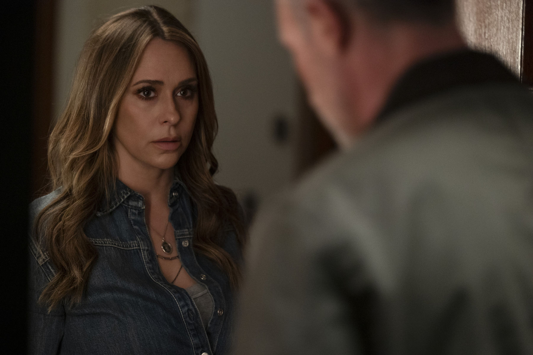 Jennifer Love-Hewittová sa vracia ako Julie.