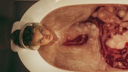 Madelyn Clineová ako Danica.