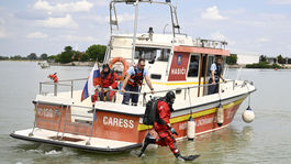 Členovia Poriečneho oddielu PZ SR pri záchrane...