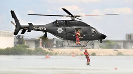 Ukážka záchrannej akcie topiacej osoby pomocou...