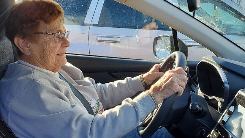 lorraine-mom-senior-driver700x450