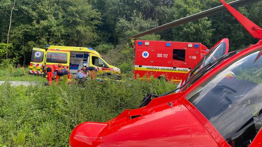 Vážna nehoda pri Rožňave: Auto skončilo v priekope