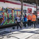 Cistenie grafitov zamestnancami ZSSK