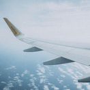 lietadlo, krídlo, let, Vueling, cestovanie, dovolenka, mraky, oblaky