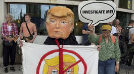 Ľudia protestujú v meste Aberdeen proti...