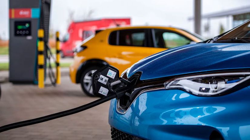 Elektromobily uviazli v bludnom kruhu. V I. polroku vzrástol ich podiel len na oko - Magazín - Auto - Pravda